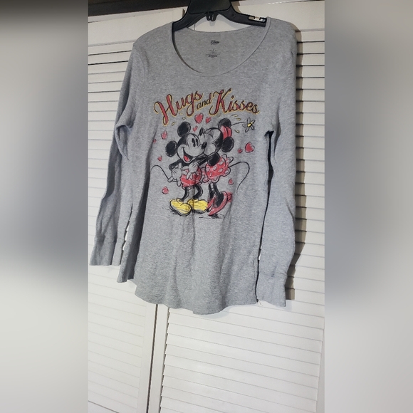 Disney Mickey and Minnie Hugs and Kisses Thermal LS Ladies XL - Picture 1 of 6
